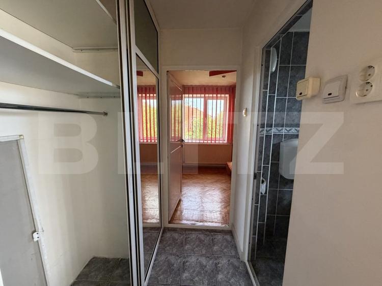 Apartament cu 2 camere semidecomandat, mobilat în Debarcader
