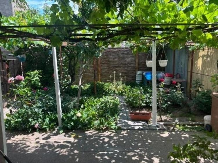 Casă individuală cu 3 camere cu Canalizare în Pârneava