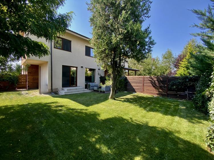 Duplex cu 5 camere cu Teren 260 Mp în Corbeanca
