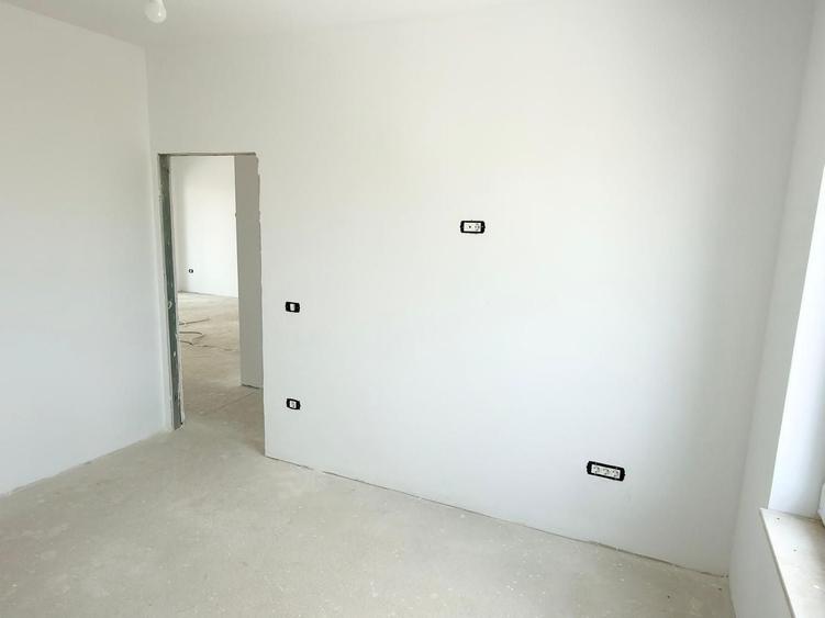 Apartament cu 3 camere decomandat în Torontalului