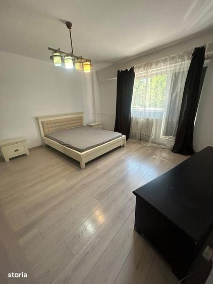 Garsonieră decomandată în Titan