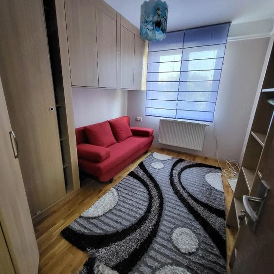 Apartament cu 3 camere semidecomandat în Central