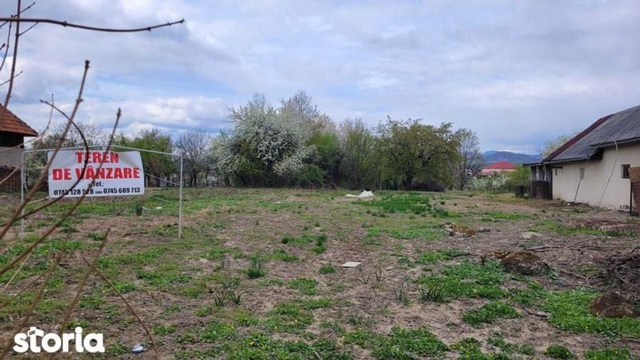 Teren de 4600 mp, în Recea