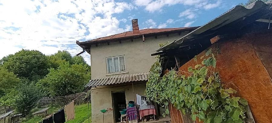 Casă cu 5 camere cu Teren 2267 Mp în Prajila