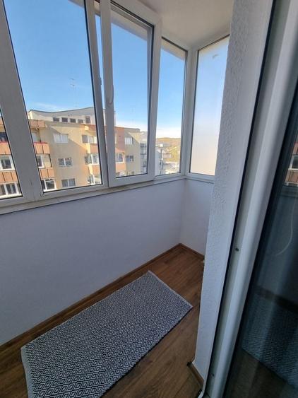 Apartament cu 3 camere decomandat în Florești