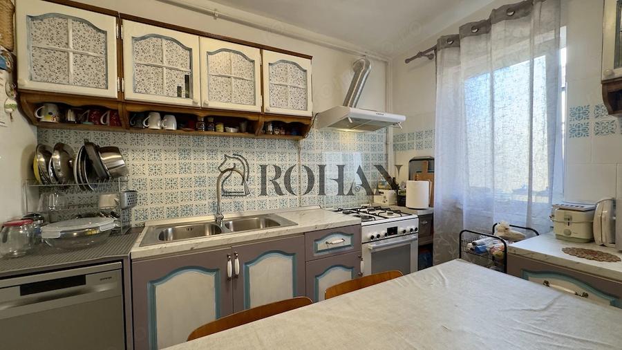 Apartament cu 3 camere decomandat în Cetate