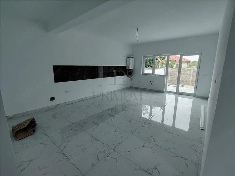 Duplex pe plan - canalizare - 4 camere - 7