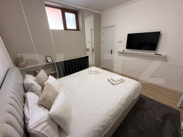Apartament cu 3 camere semidecomandat, mobilat în Central