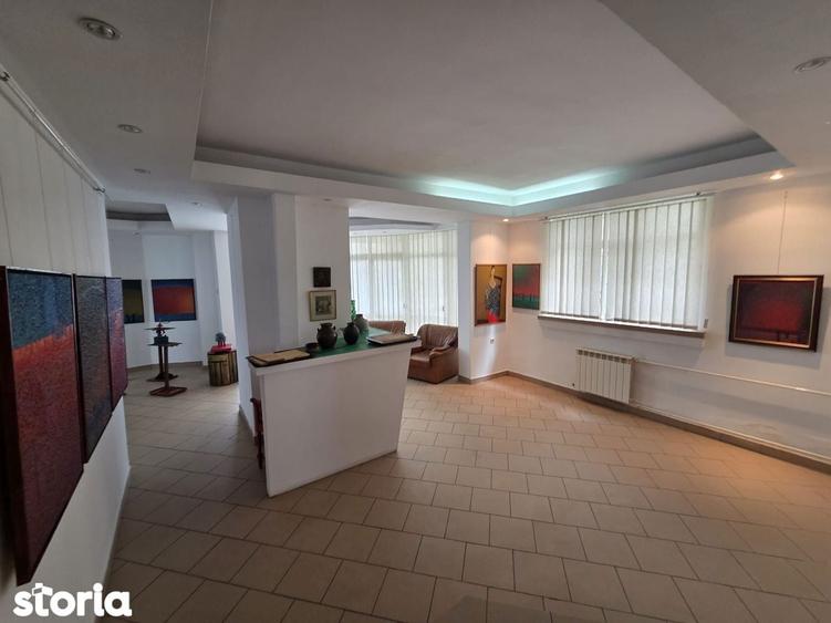 Casă cu 10 camere cu Teren 1293 Mp în Craiovei
