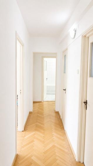 Apartament cu 4 camere semidecomandat în Titan