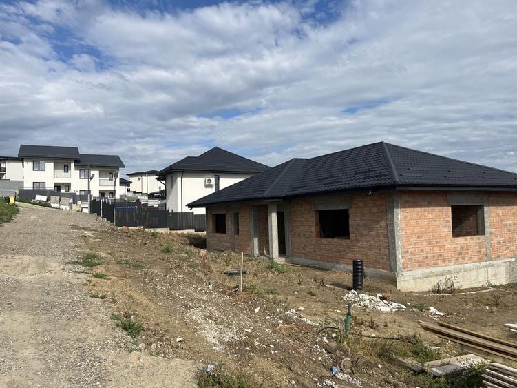 Casă cu 4 camere în Valea Lupului