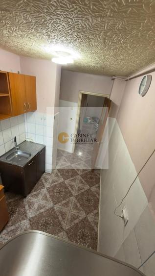 Apartament cu 3 camere semidecomandat în Giulești