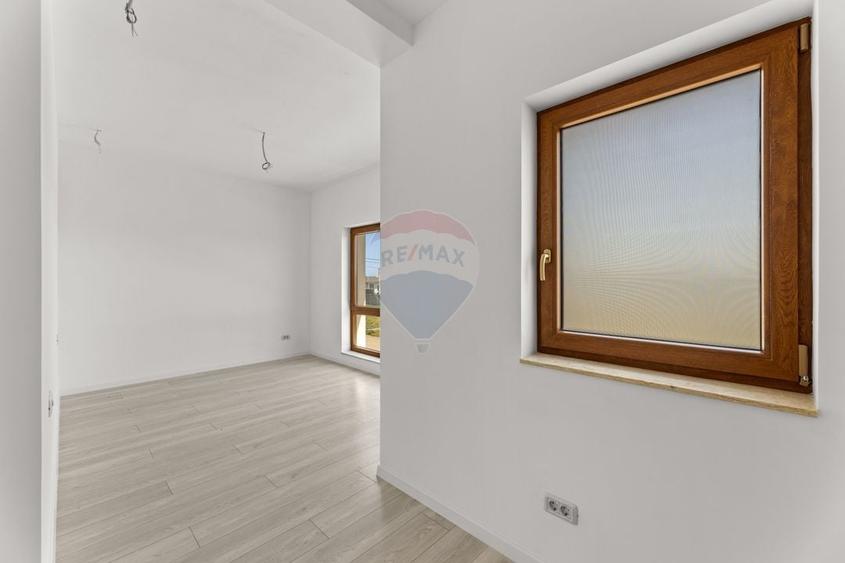 Duplex cu 4 camere cu Teren 400 Mp în Vladimirescu