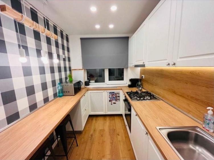 Apartament cu 3 camere decomandat în Dristor