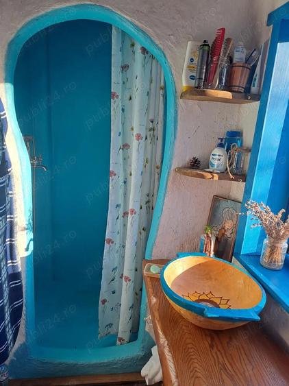 Casă cu 6 camere cu Teren 2377 Mp în Ghioșești