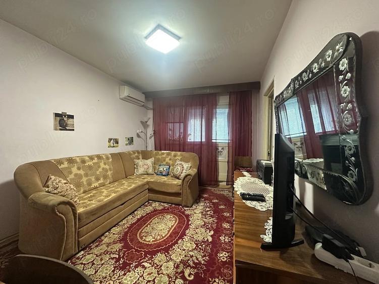 Apartament cu 3 camere semidecomandat în Malu Roșu