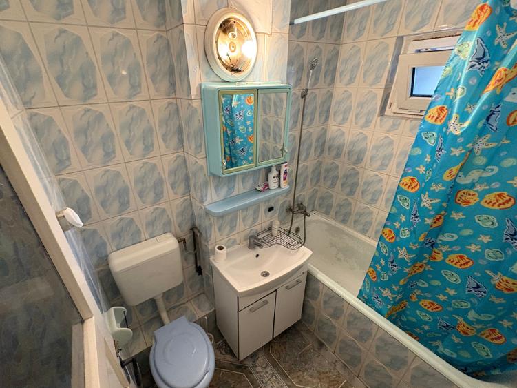 Apartament cu 3 camere decomandat în Rahova