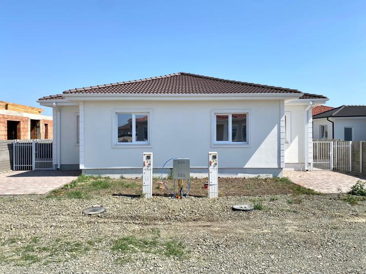 Duplex cu 3 camere cu Canalizare în Remetea Mare