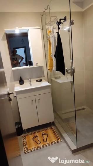 Apartament cu 2 camere decomandat în Titan