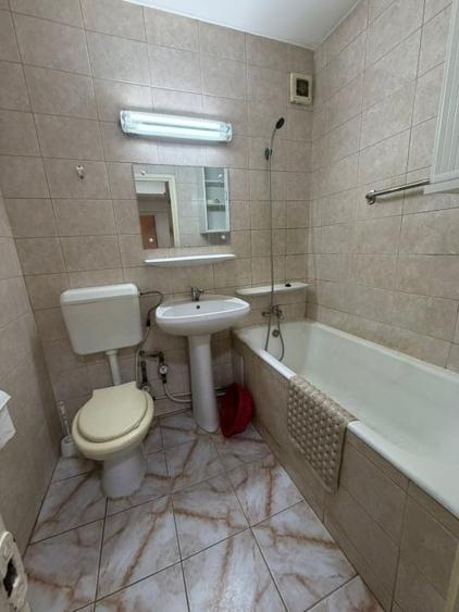 Apartament cu 4 camere decomandat în Berceni
