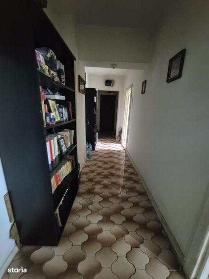 Apartament cu 3 camere decomandat în Calea București