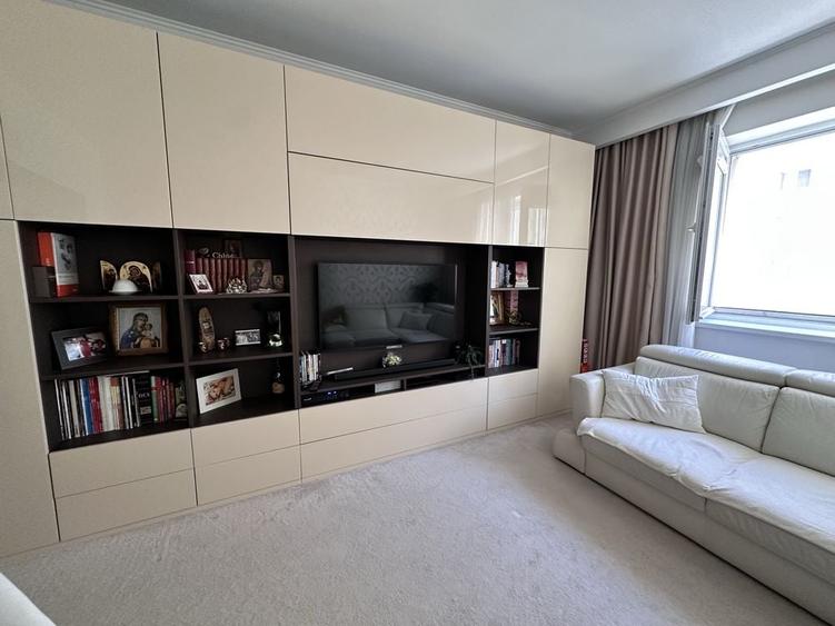 Apartament cu 2 camere decomandat în Runcu