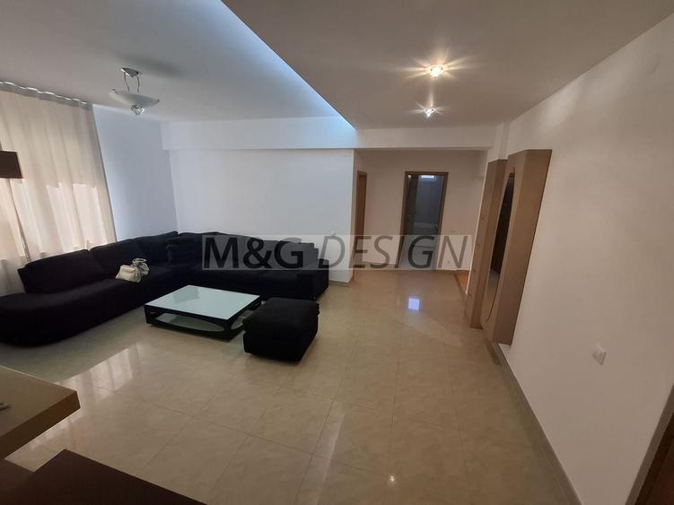 Apartament cu 3 camere semidecomandat, mobilat în Central