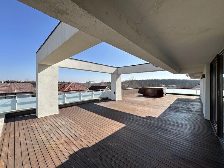 Apartament cu 4 camere decomandat, mobilat în Băneasa