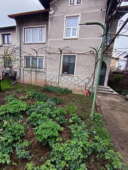 Casă individuală cu 5 camere cu Teren 150 Mp în Cantacuzino