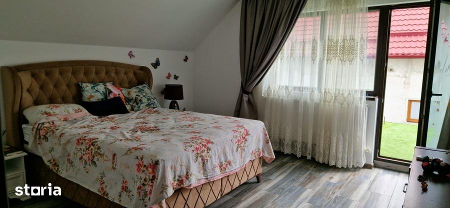 Casă cu 5 camere cu Teren 5400 Mp în Vadu Moldovei