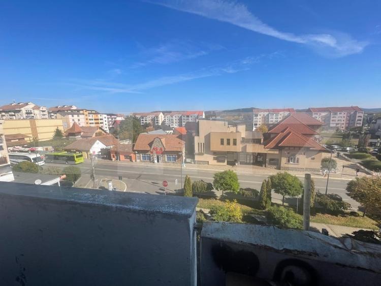 Apartament cu 2 camere semidecomandat în Câmpia Turzii