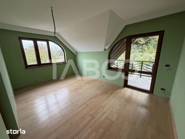 Casă cu 7 camere cu Teren 3194 Mp în Recea