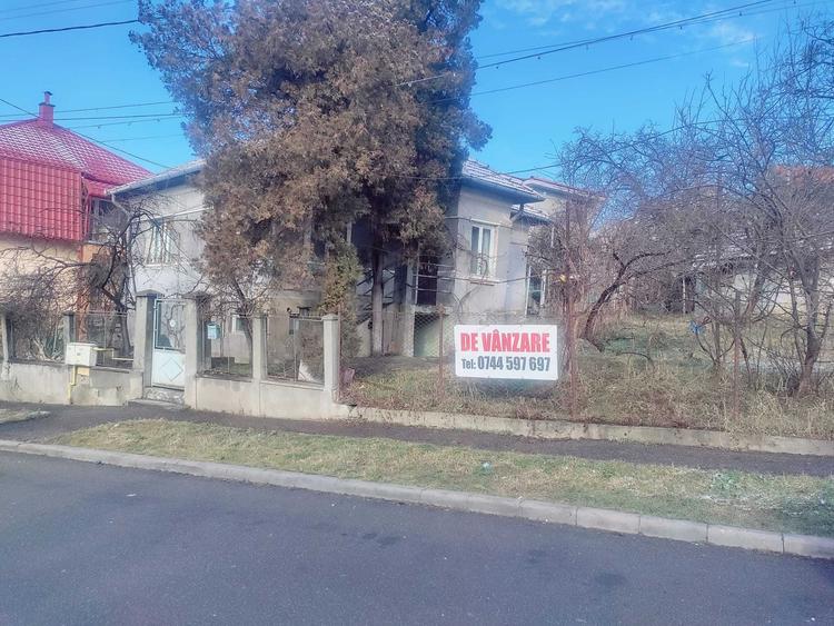Casă cu 4 camere în Dâmbul Rotund