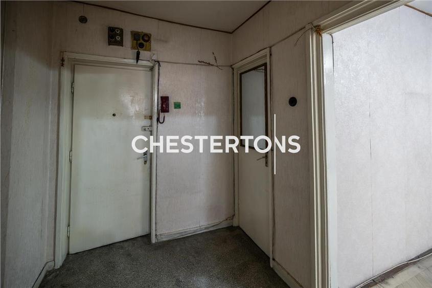 Apartament cu 3 camere semidecomandat în Gara de Nord