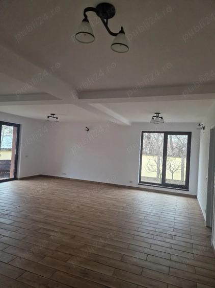 Casă cu 5 camere cu Teren 400 Mp în Ghimbav