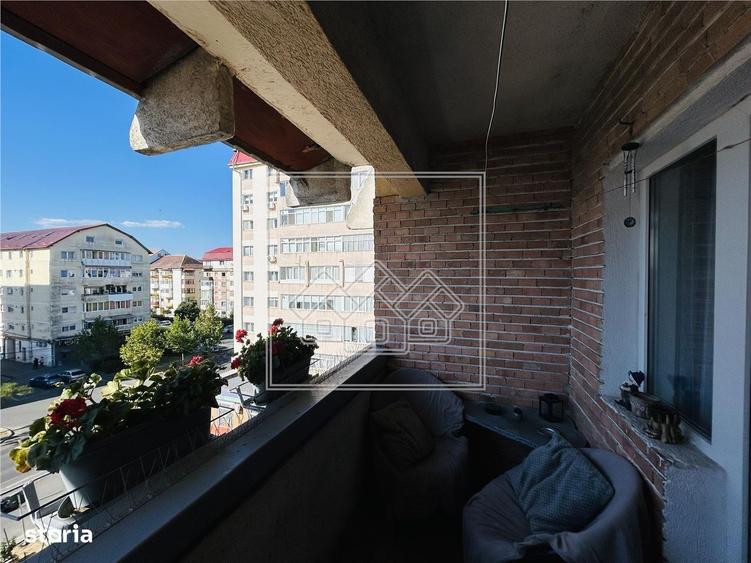 Apartament cu 4 camere decomandat în Valea Aurie