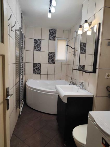 Apartament cu 3 camere semidecomandat în Astra