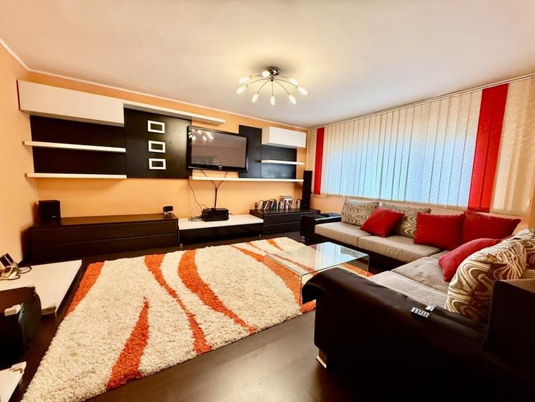Apartament cu 3 camere decomandat, mobilat în Ovidiu