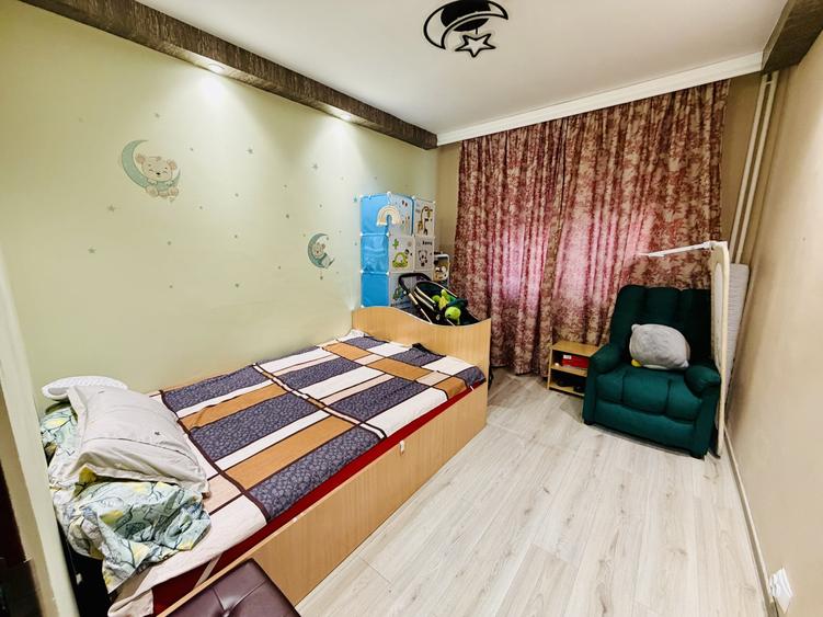 Apartament cu 3 camere decomandat, mobilat în Uverturii