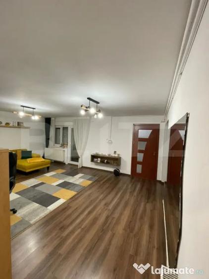 Apartament cu 3 camere semidecomandat în Micro 5