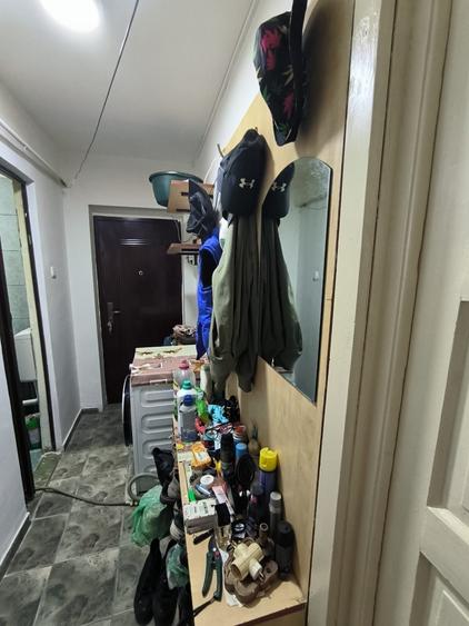 Apartament cu 3 camere semidecomandat în Cioceanu