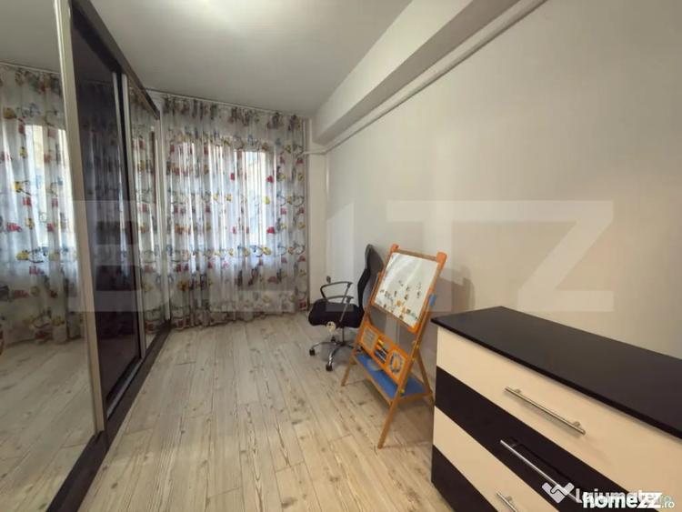 Apartament cu 3 camere decomandat în Democrației