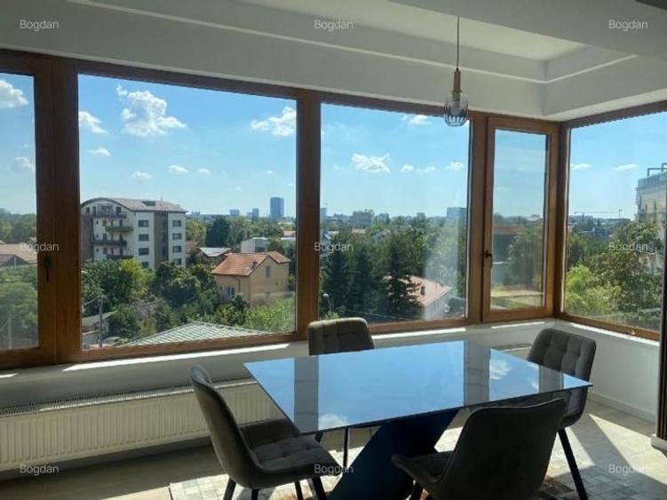 Apartament cu 3 camere decomandat, mobilat în Băneasa