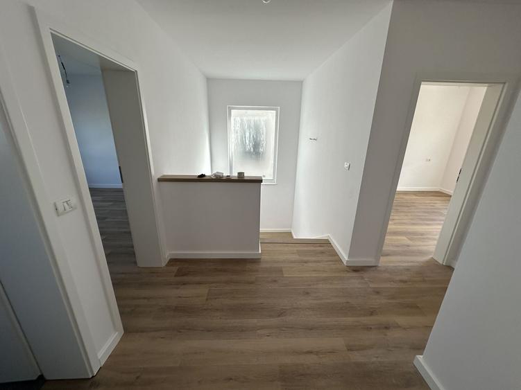Duplex cu 5 camere cu Canalizare în Nord