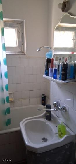 Apartament cu 3 camere semidecomandat în Calea București
