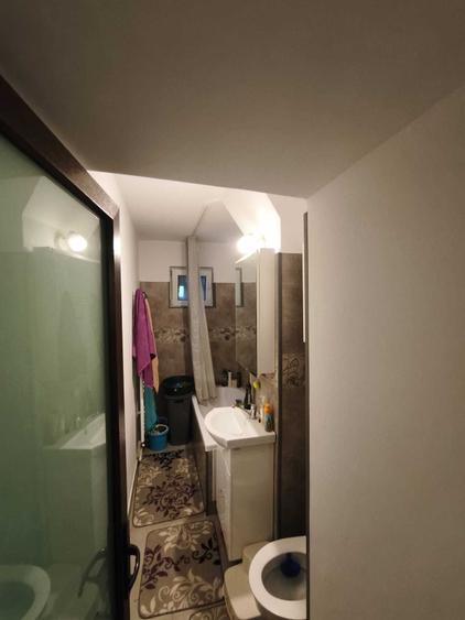 Apartament cu 2 camere semidecomandat în Craiovița Nouă