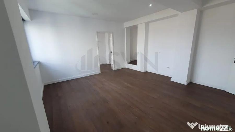 Apartament cu 3 camere decomandat în Polonă
