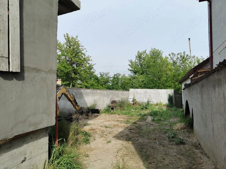 Casă cu 4 camere cu Teren 375 Mp în Cazasu