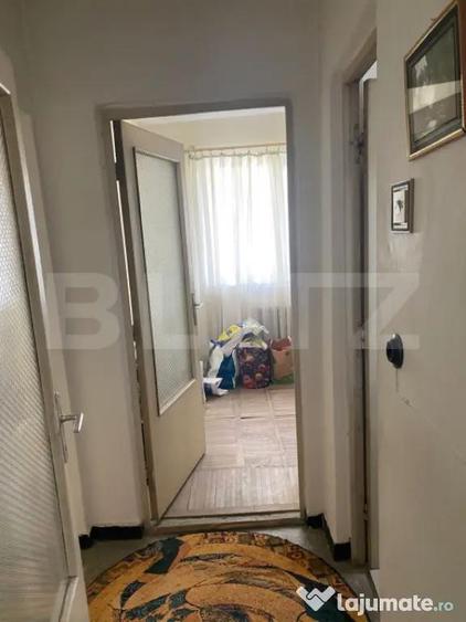 Apartament cu 3 camere semidecomandat în Central