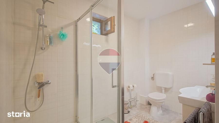 Apartament cu 4 camere decomandat în Clăbucet
